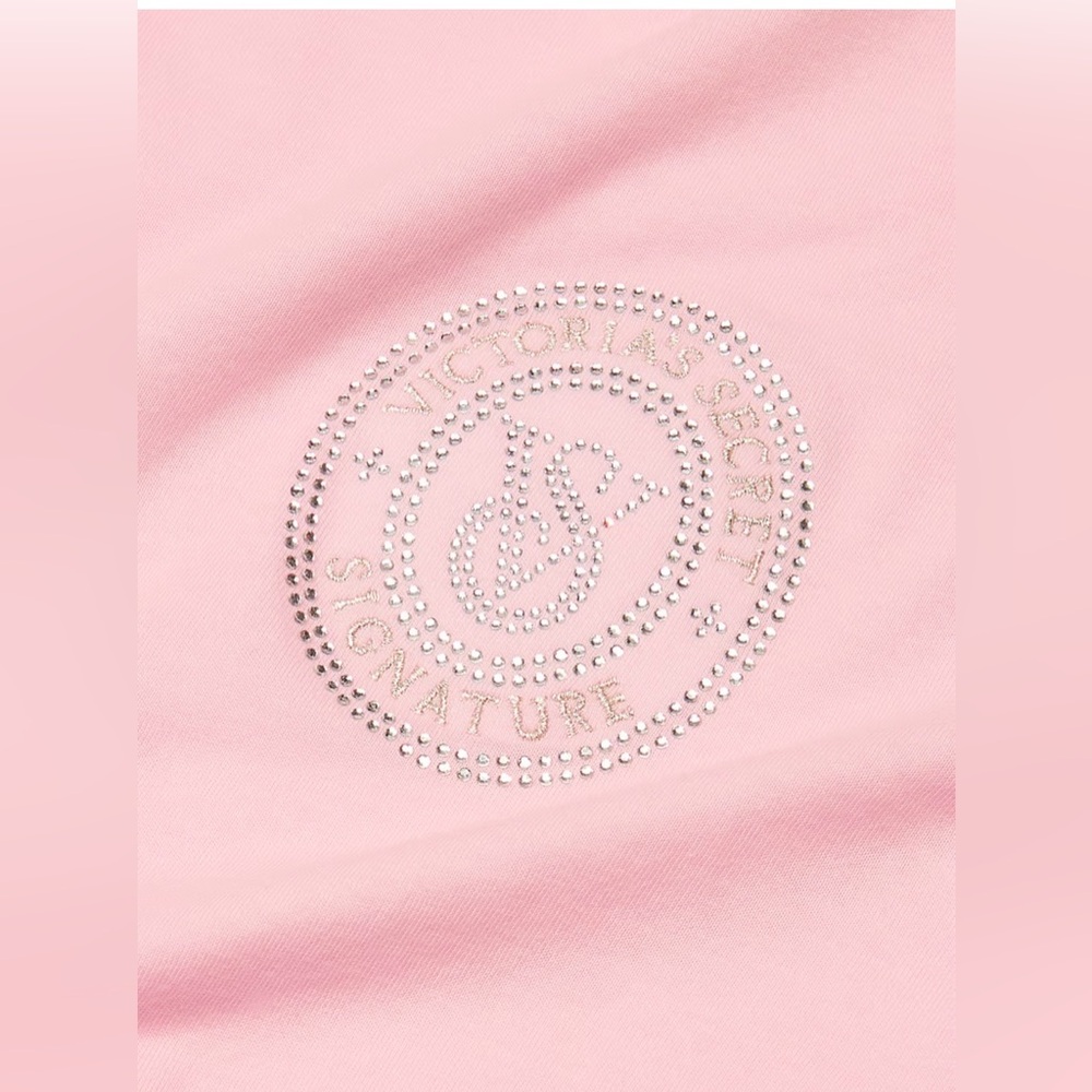 VICTORIA SECRET FAUX FUR TOTE,COZY FLEECE BLANKET,T-JAMA  WITH PINK STRIPE - Picture 8 of 12